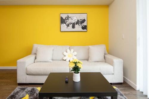 Downtown 1Bed 1Bath FreeParking Patio Pool Hot Tub in Los Angeles, USA