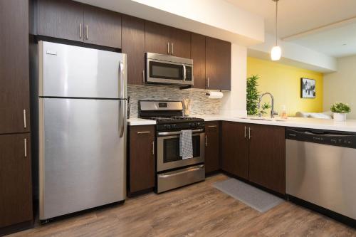 Downtown 1Bed 1Bath FreeParking Patio Pool Hot Tub in Los Angeles, USA