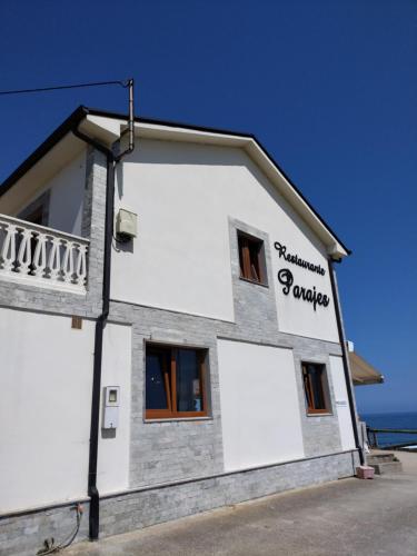 Hostal Restaurante Parajes - 숙소 외관
