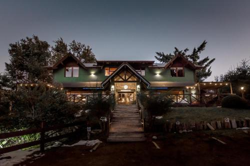Vista exterior, Hostel La Angostura in Villa La Angostura