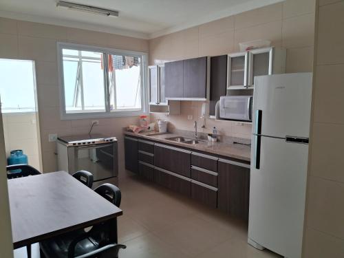Kitchen, Edificio Marilia in Pitangueiras