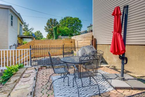 Chic Fineview Townhome 2 Mi to Downtown Pittsburgh in Pittsburgh, USA