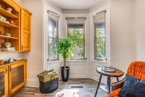 Chic Fineview Townhome 2 Mi to Downtown Pittsburgh in Pittsburgh, USA