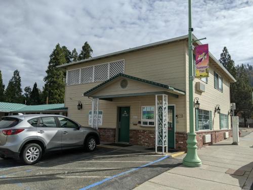 Hi-Lo Motel, Cafe and RV Park Mount Shasta Area