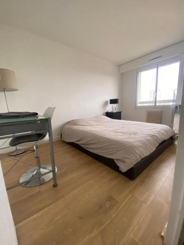 Paris grand et belle appartement banlieue in เชอวิลลี ลาอุย