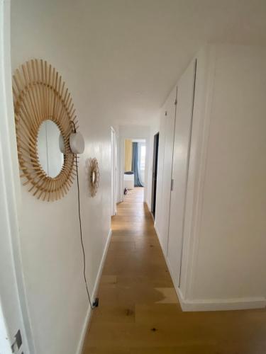 Paris grand et belle appartement banlieue in เชอวิลลี ลาอุย