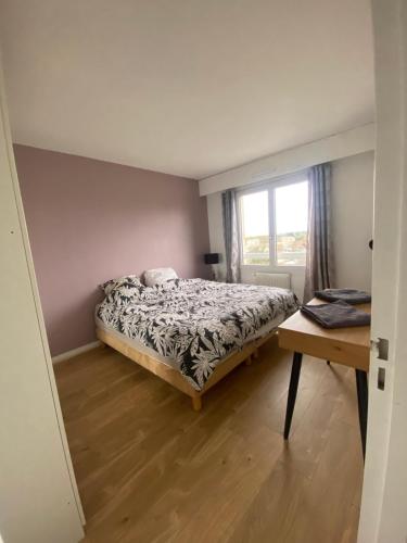 Paris grand et belle appartement banlieue in เชอวิลลี ลาอุย