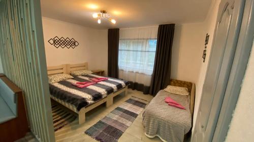 3 twin beds