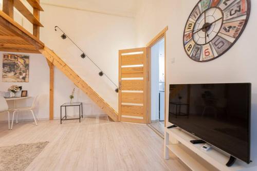 Cool apartment in the center with Patio, Szovetseg Street 4
