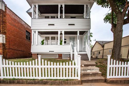 Amazing 3 bedroom home Steps, Airport, UofR, RIT, Strong in 알 앤드 케이 스카이렌치 에어포트