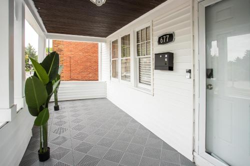 Amazing 3 bedroom home Steps, Airport, UofR, RIT, Strong in 알 앤드 케이 스카이렌치 에어포트