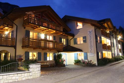 Residence Montebel - Accommodation - Alpe di Pampeago