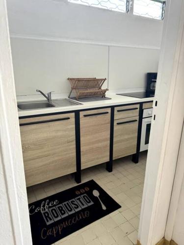 bucătărie, Maison authentique à 300m de la plage (Maison authentique a 300m de la plage) in Sainte-Anne