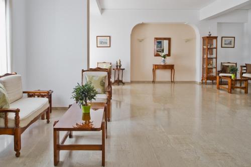 Makarios Hotel - image 12