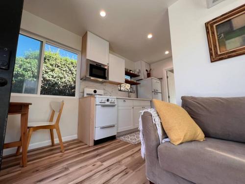 Lovely Little Cottage Close to Forum,Sofi,LAX in Los Angeles, USA