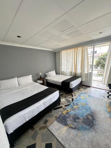 2 queen beds