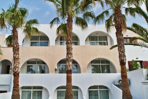 Makarios Hotel - image 11
