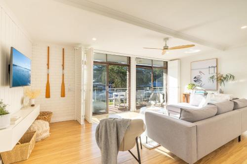 Villa Ellisa 4 beautiful unit with beautiful water views at Little Beach - image 2