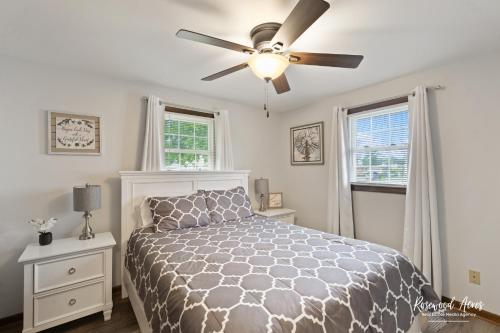 Cozy Home with King Beds & fenced in back yard in Bourbonnais, USA