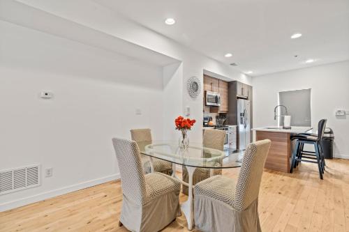 Fancy 4 Bedroom w HotTub in Philadelphia, USA