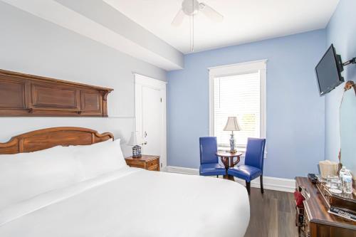 Queen Room with Balcony