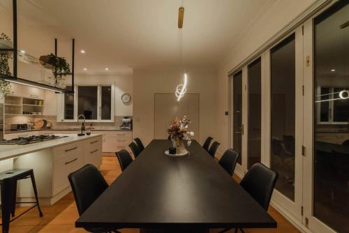 Bel Air Mansion - Sleeps 15 Villa in Fendalton