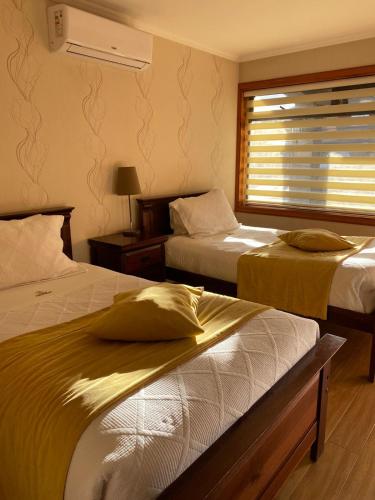2 twin beds
