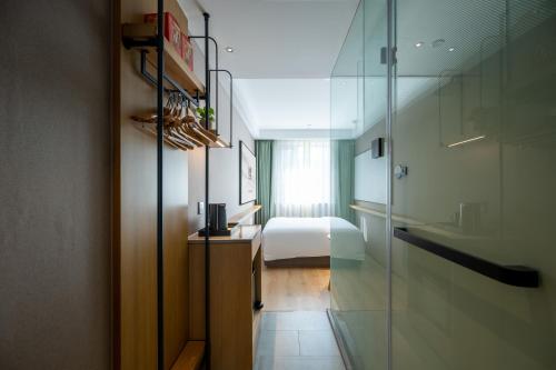 Double Room image 4