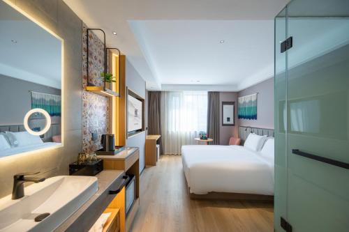 Deluxe Double Room image 3