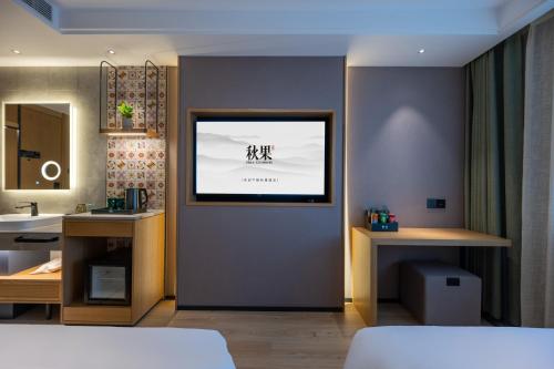 Family Room image 2