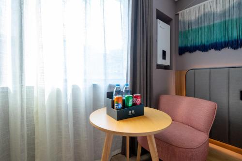 Deluxe Double Room image 2