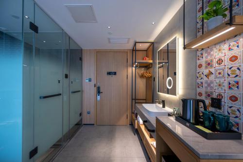 Deluxe Double Room image 1