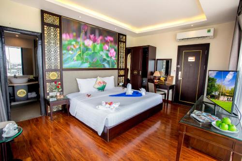 Suite with Balcony image 5
