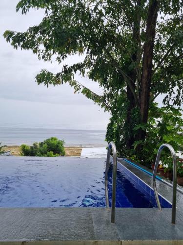 Ocean View Villa in Bohol in Lila