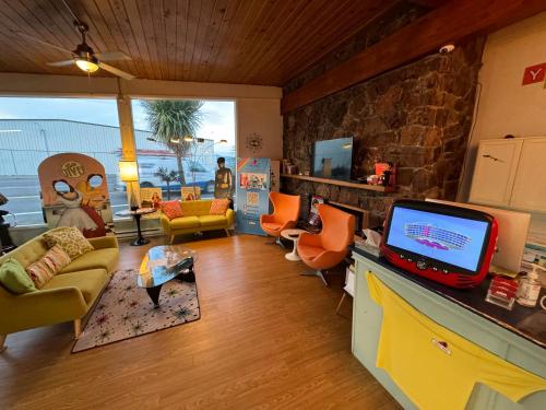 บริการและสิ่งอำนวยความสะดวก, Atomic Motel in แอสโตเรีย (OR)