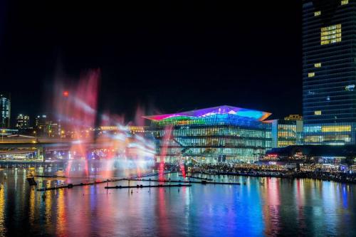 Rustic Queen Room - Conveniently Located - Shared Bathroom in حديقة سيدني الأولمبية