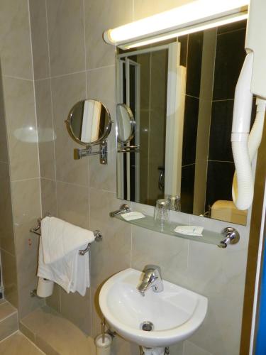 Antares hostel – Nice, CT