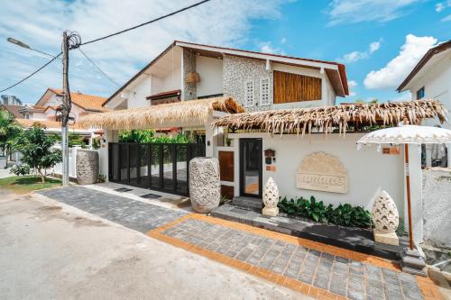 Exterior view, The Umane Luxury Balinese Private Pool Villa 5BR in Klebang
