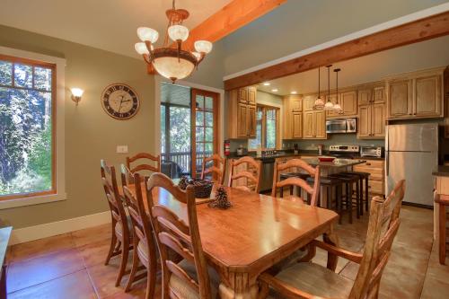 Aspen House in Fish Camp- 2 Miles from Yosemite's South Entrance in Fish Camp (CA)