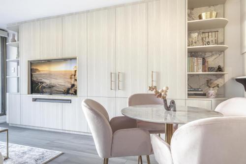 Boutique 1-Bed Apartment Close to Train and Shops - image 5