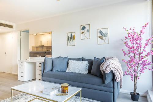 Boutique 1-Bed Apartment Close to Train and Shops - image 6