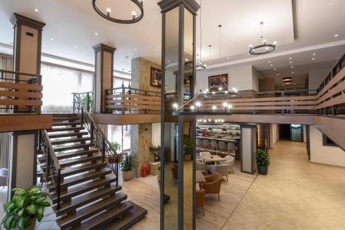 Фойє, Lion Hotel Borovets in Бороветс