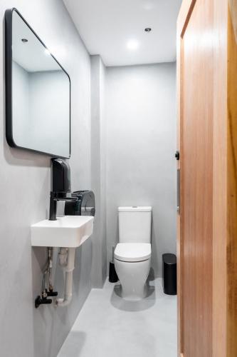 Summer House Sydney City - image 11