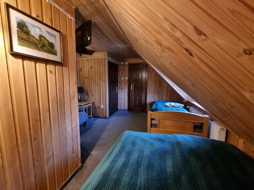 1 double bed, 1 twin bed