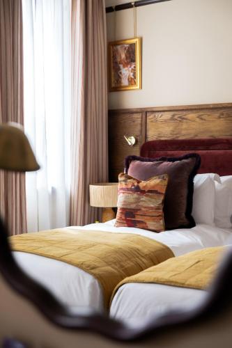 2 twin beds