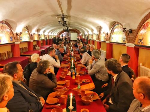 אוכל ומשקאות, Aranykorona Hotel in מישקולץ