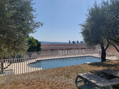 Logis Hotel Le Col De L'ange - 수영장