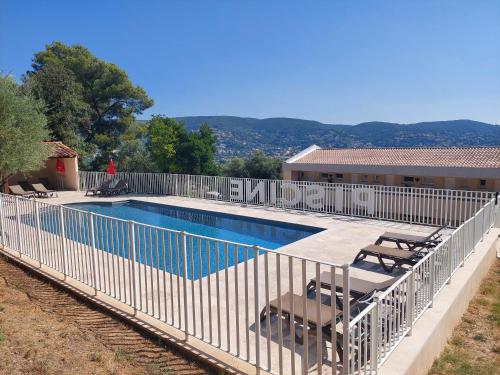 . Logis Hotel Le Col De L'ange