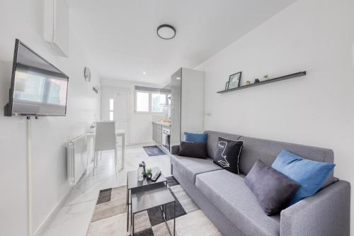 jaettu olohuone/TV alue, Appartement - 4 personnes - Parking Privé - Métro 7 - Rer B (Appartement - 4 personnes - Parking Prive - Metro 7 - Rer B) in La Courneuve