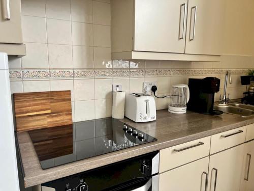 Stylish one bed flat Central Watford with Parking Pass the Keys